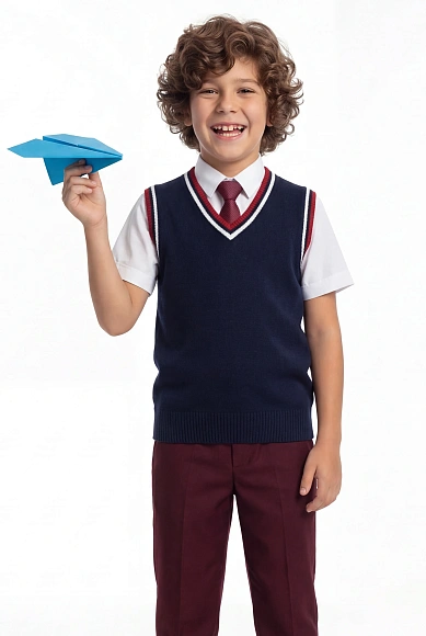 Жилет трикотажный цвет синий красная полоска.