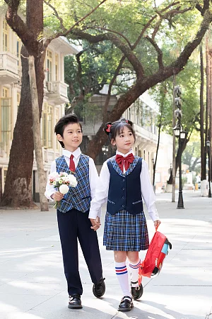 Жилет для девочки РОЗА цвет темно-синяя клетка