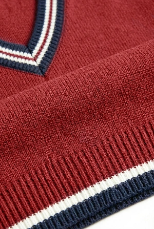 Жилет цвет бордовый